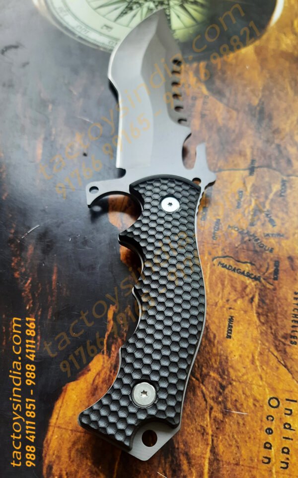 Outdoor Special Edition Tracker Knife Full tang Construction Serrated