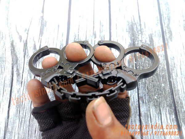 Antique-Hand-Cuffs-and-Revolver-Black-Colour-Thick-Metal-knuckleduster-Safety-Punch-Tactical-Self-defen